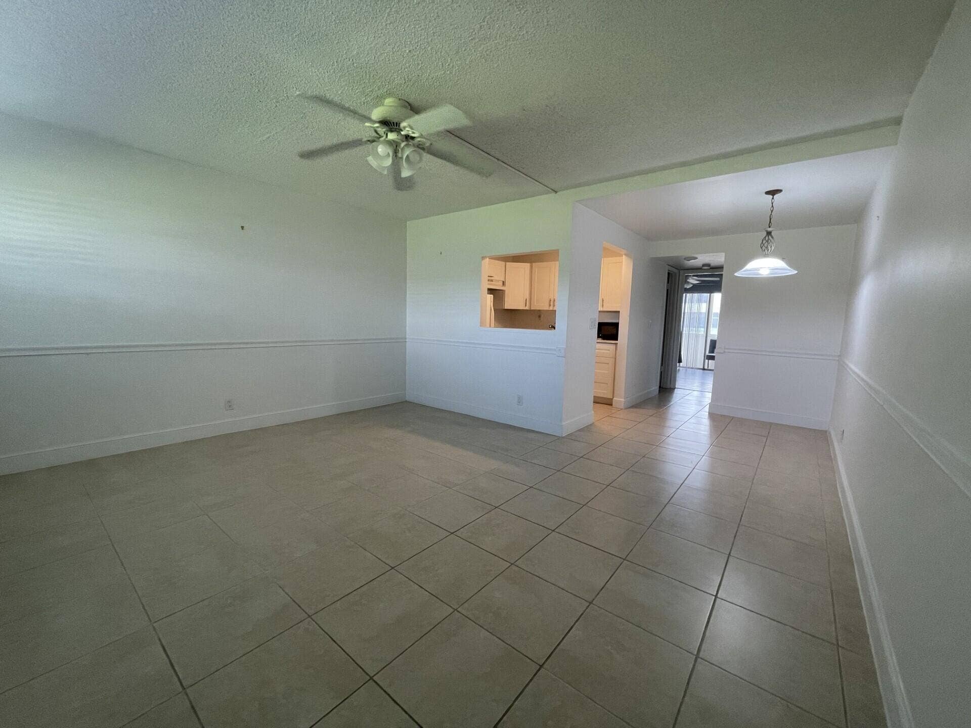251 SHEFFIELD K, West Palm Beach, FL 33417 Living Room/Dining Area