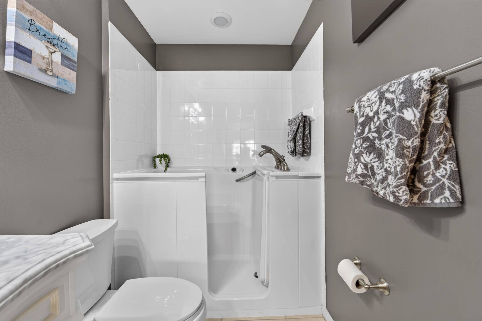 8116 Cormyour Way, Boynton Beach, FL 33472 Second full updated bath room