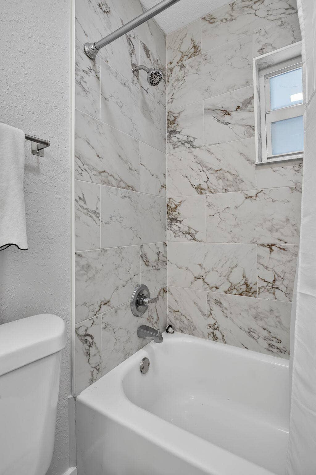 2010 NE 33RD Street, Lighthouse Point, FL 33064 24-web-or-mls-2010-24