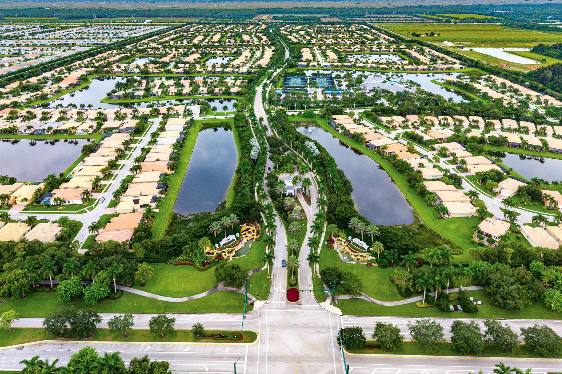 9100 GREENSTONE RIDGE Way, Boynton Beach, FL 33473 Entry Road