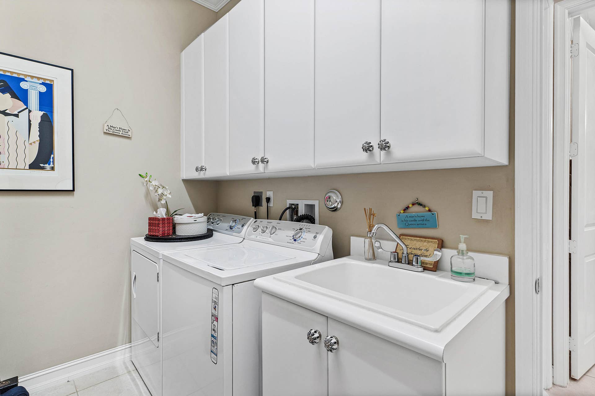 9100 GREENSTONE RIDGE Way, Boynton Beach, FL 33473 Large Laundry Room