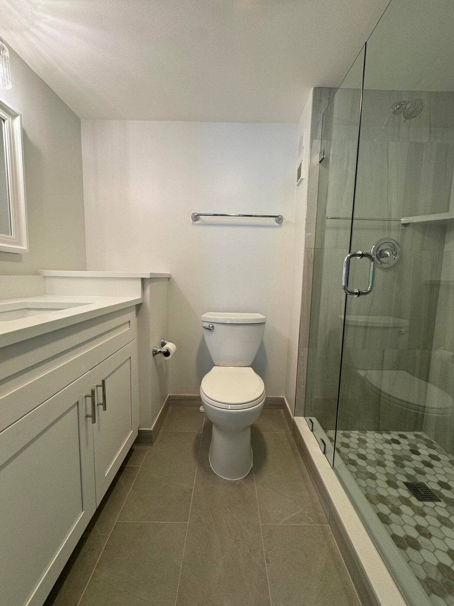 3215:108 new bathroom 2