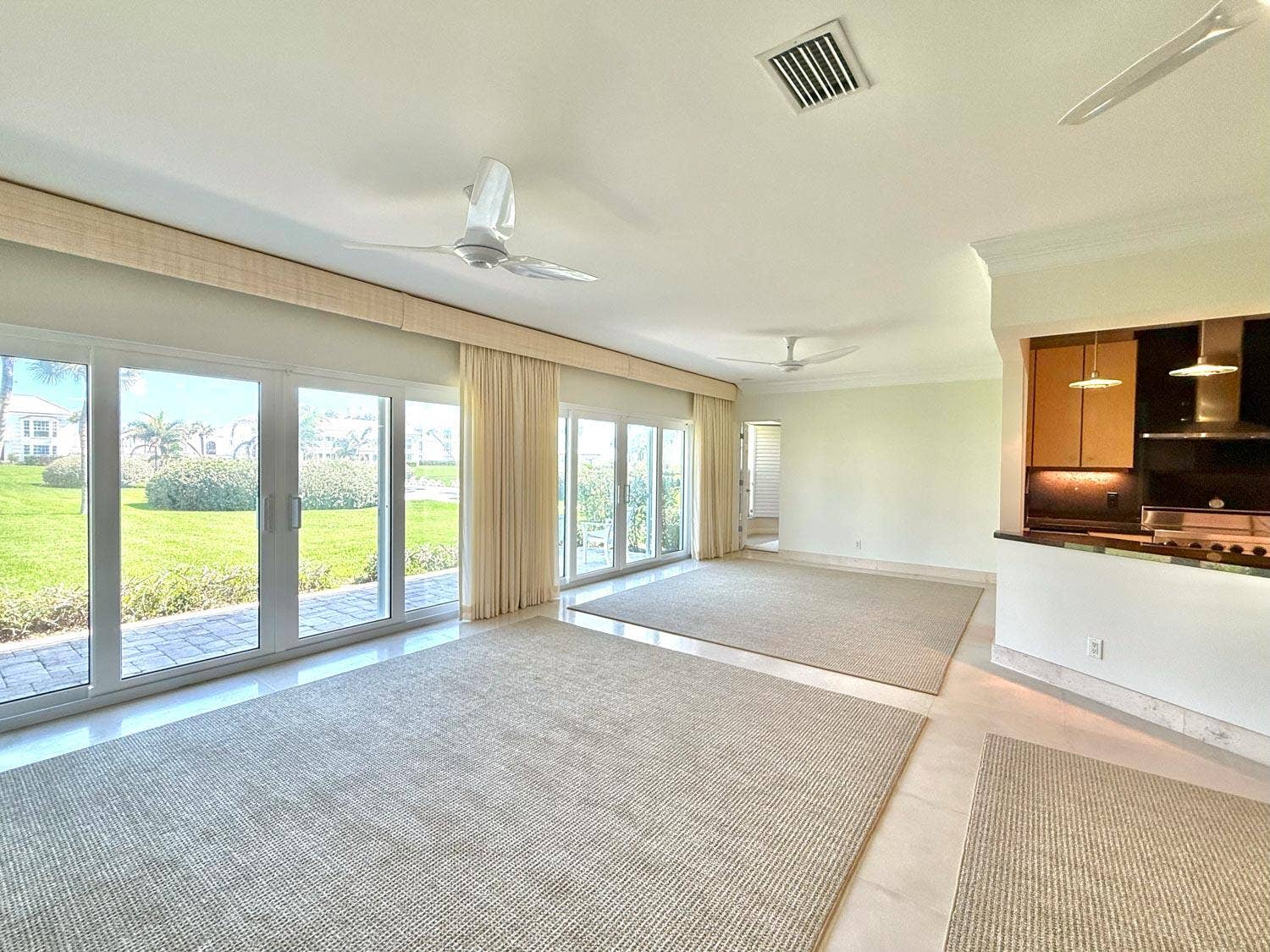 14 Interior6