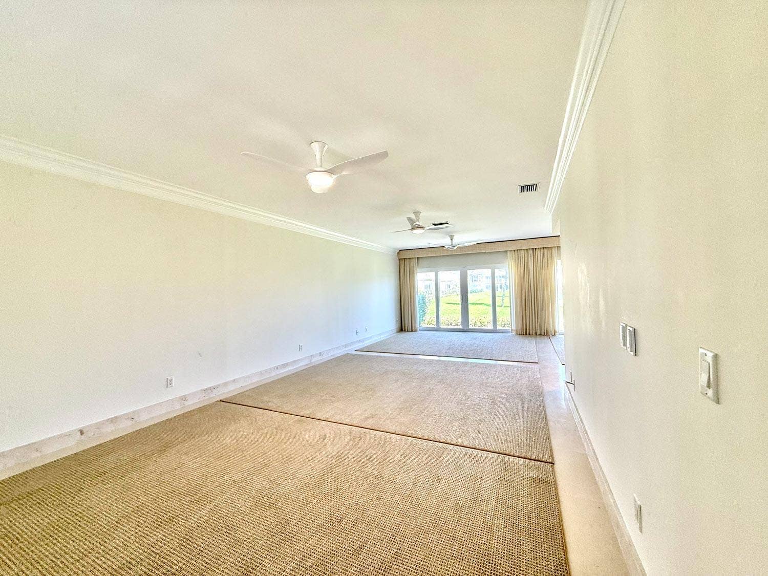 13 Interior5