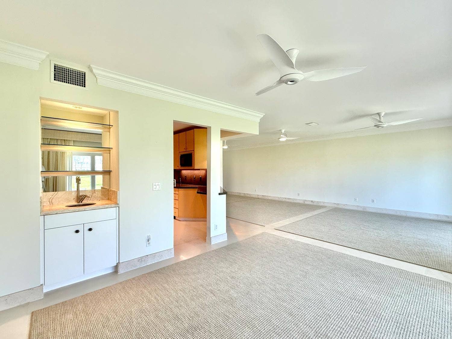10 Interior2