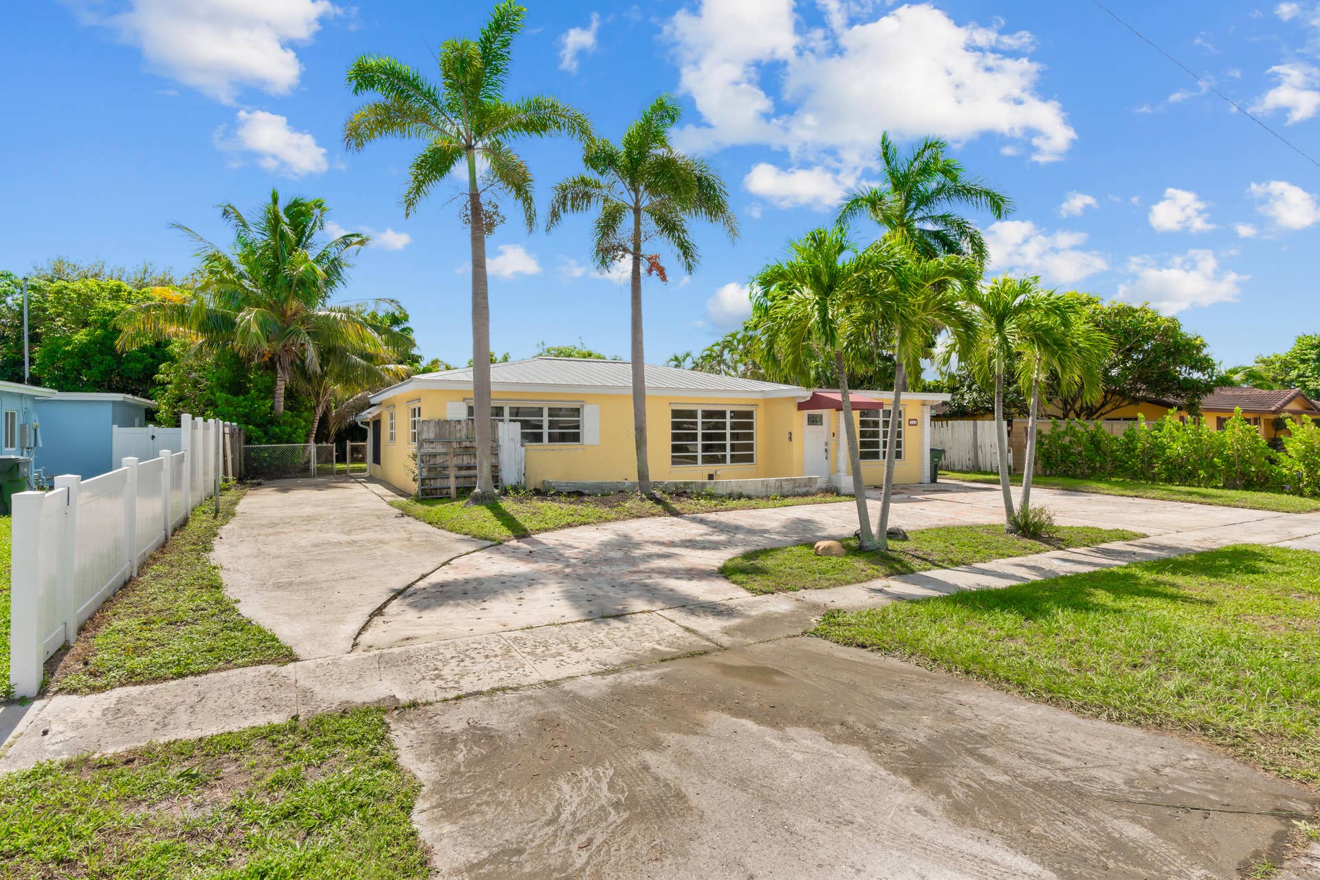 214 NE 28TH Road, Boca Raton, FL 33431 Front Exterior