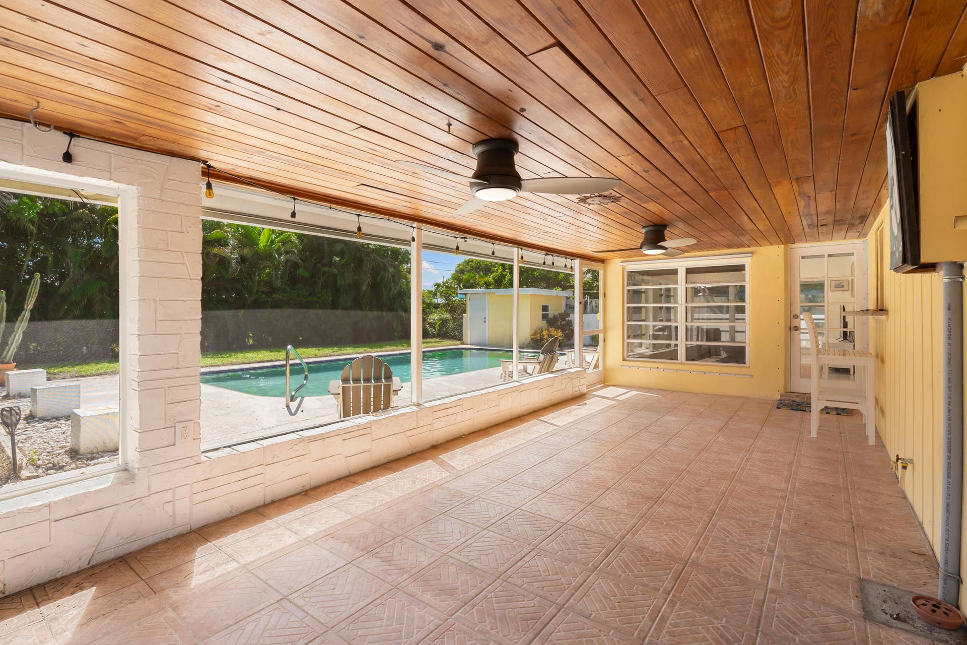 214 NE 28TH Road, Boca Raton, FL 33431 Sun Room