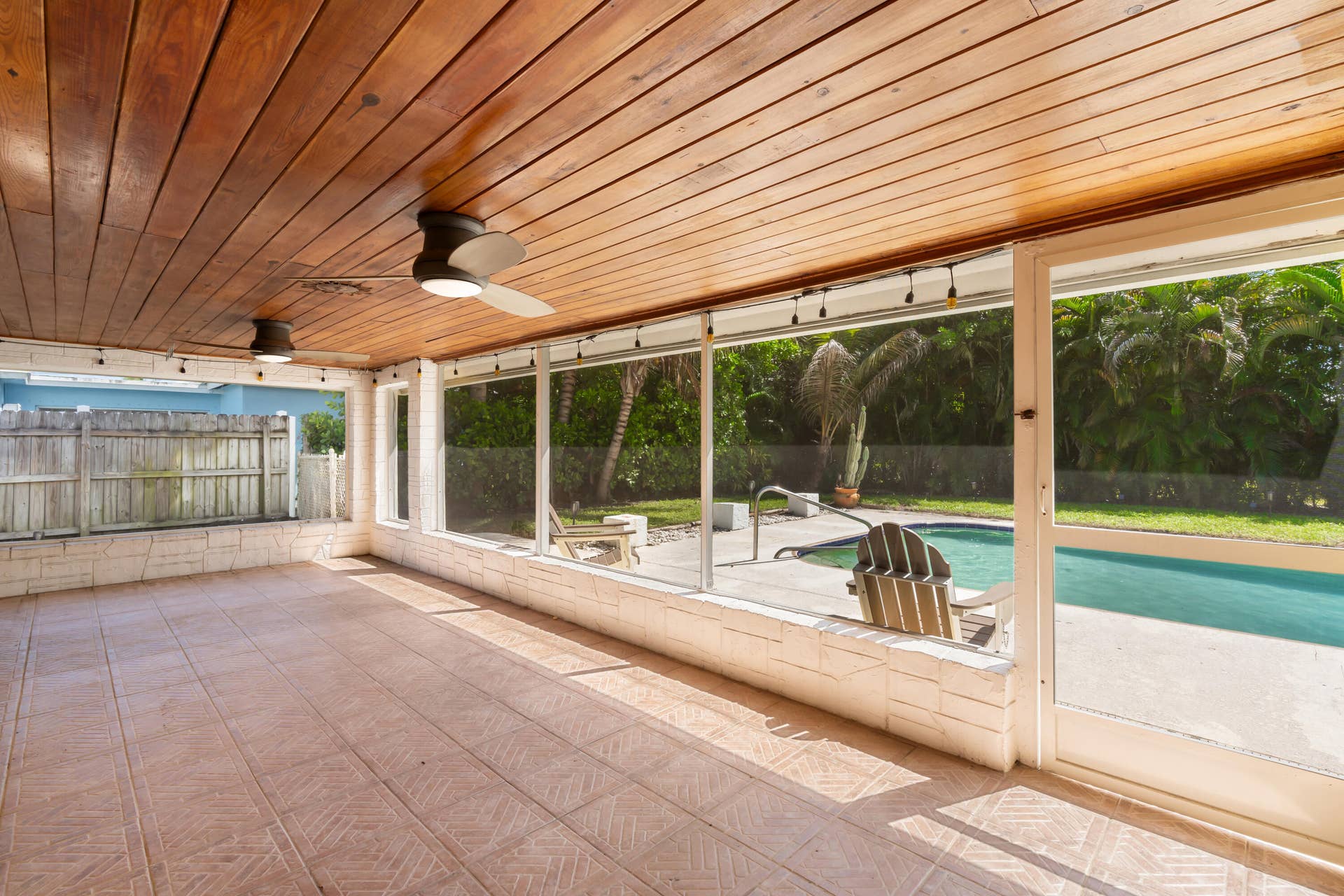 214 NE 28TH Road, Boca Raton, FL 33431 Sun Room