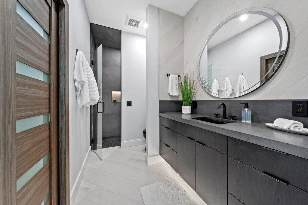 guest1ensuite1.jpg-SMALL