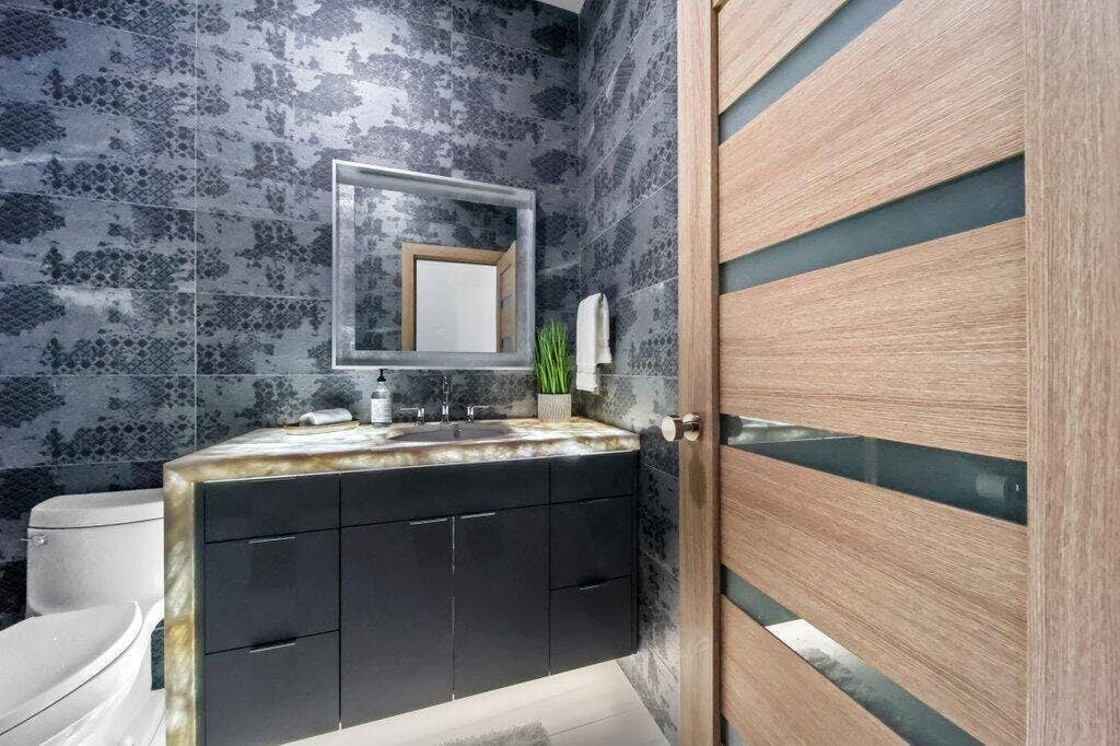 halfbath1.jpg-SMALL