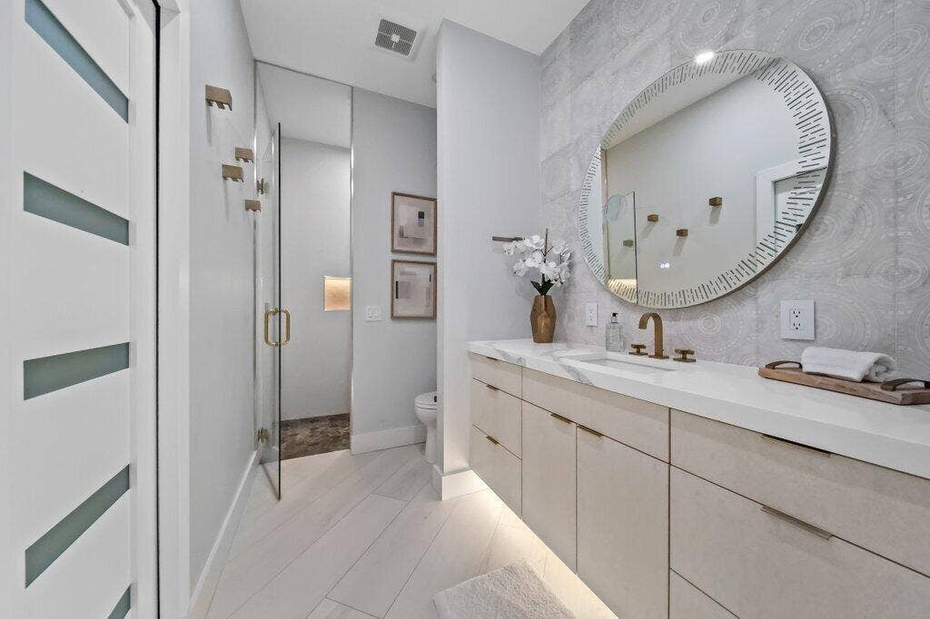 guest2ensuite1.jpg-SMALL