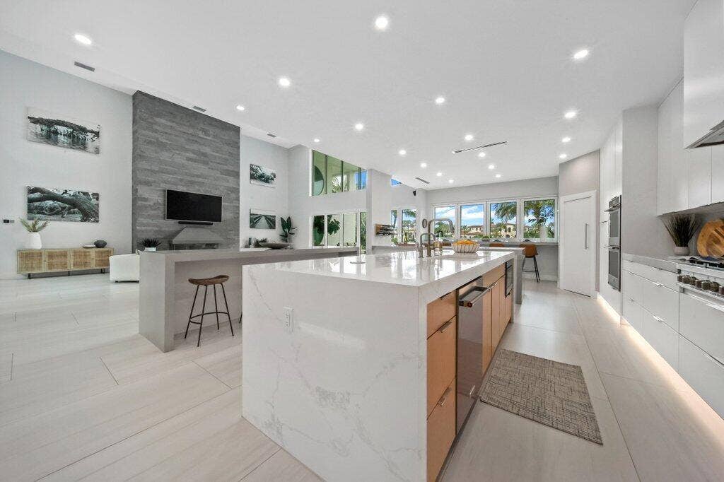 kitchenopenliving1.jpg-SMALL