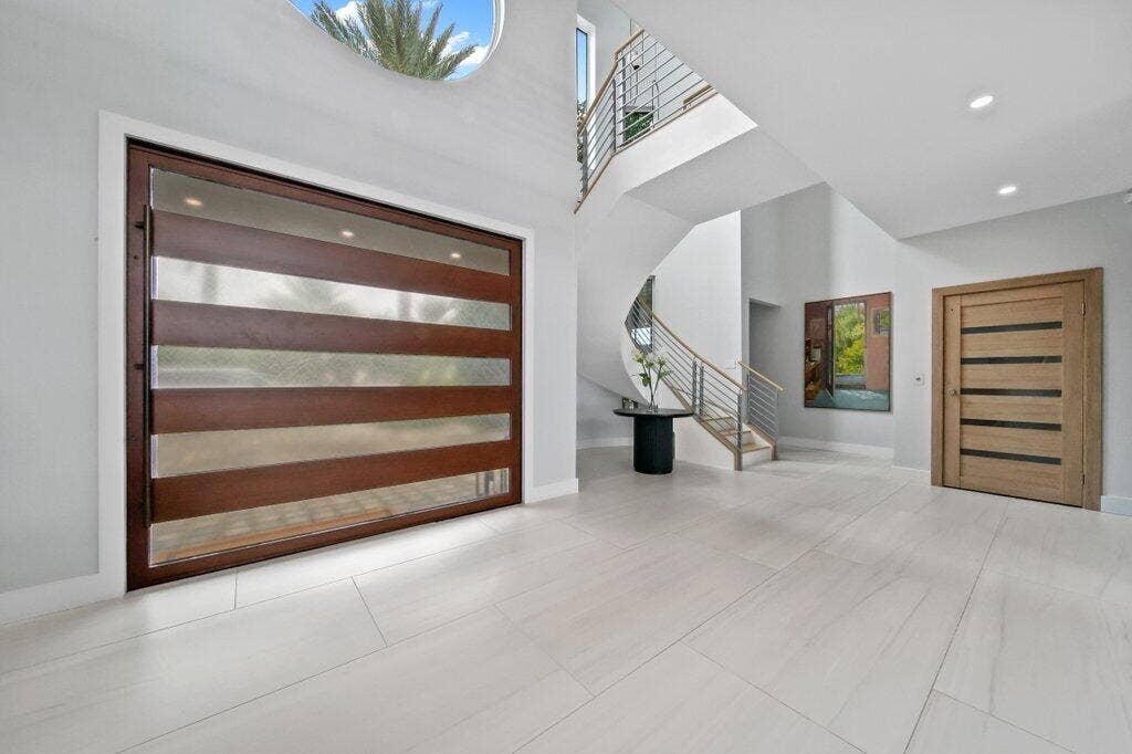 foyer1.jpg-SMALL