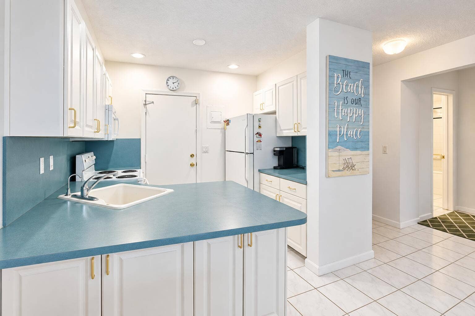 Bright Coastal Kitchen with Beachy Accen