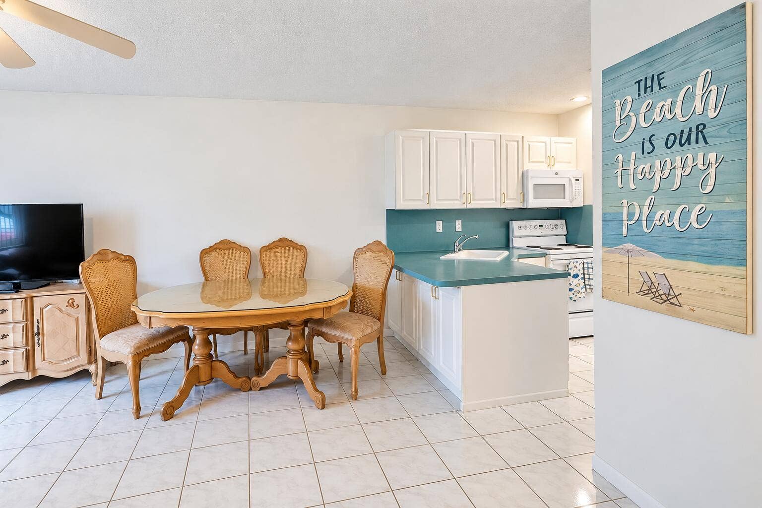 Coastal Condo Dining and Kitchen