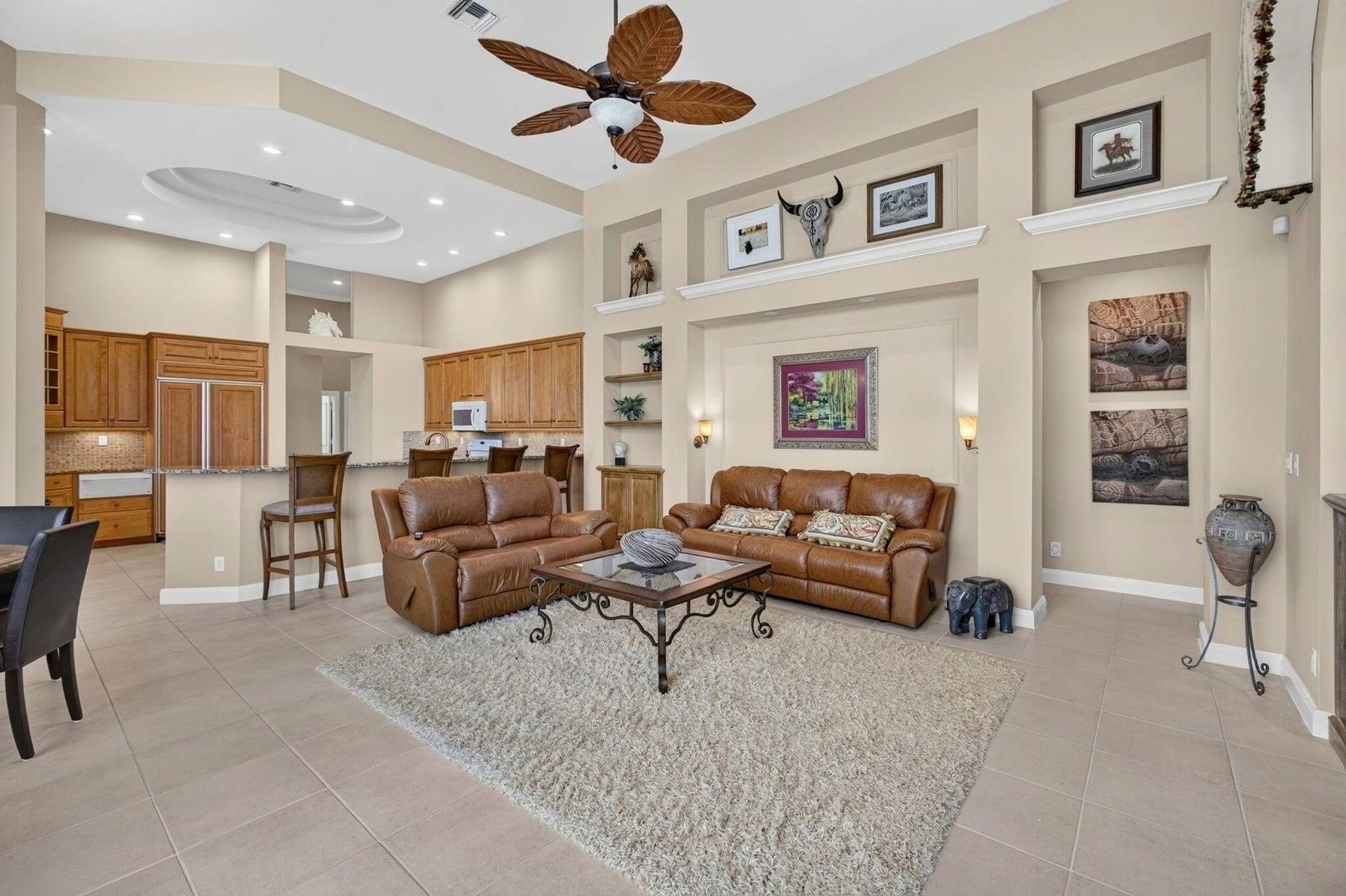 42 Windward Isle, Palm Beach Gardens, FL 33418 SPACIOUS