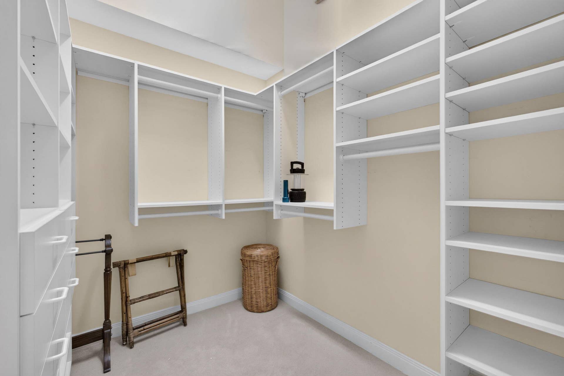 42 Windward Isle, Palm Beach Gardens, FL 33418 WALK IN CLOSET BUILT INS