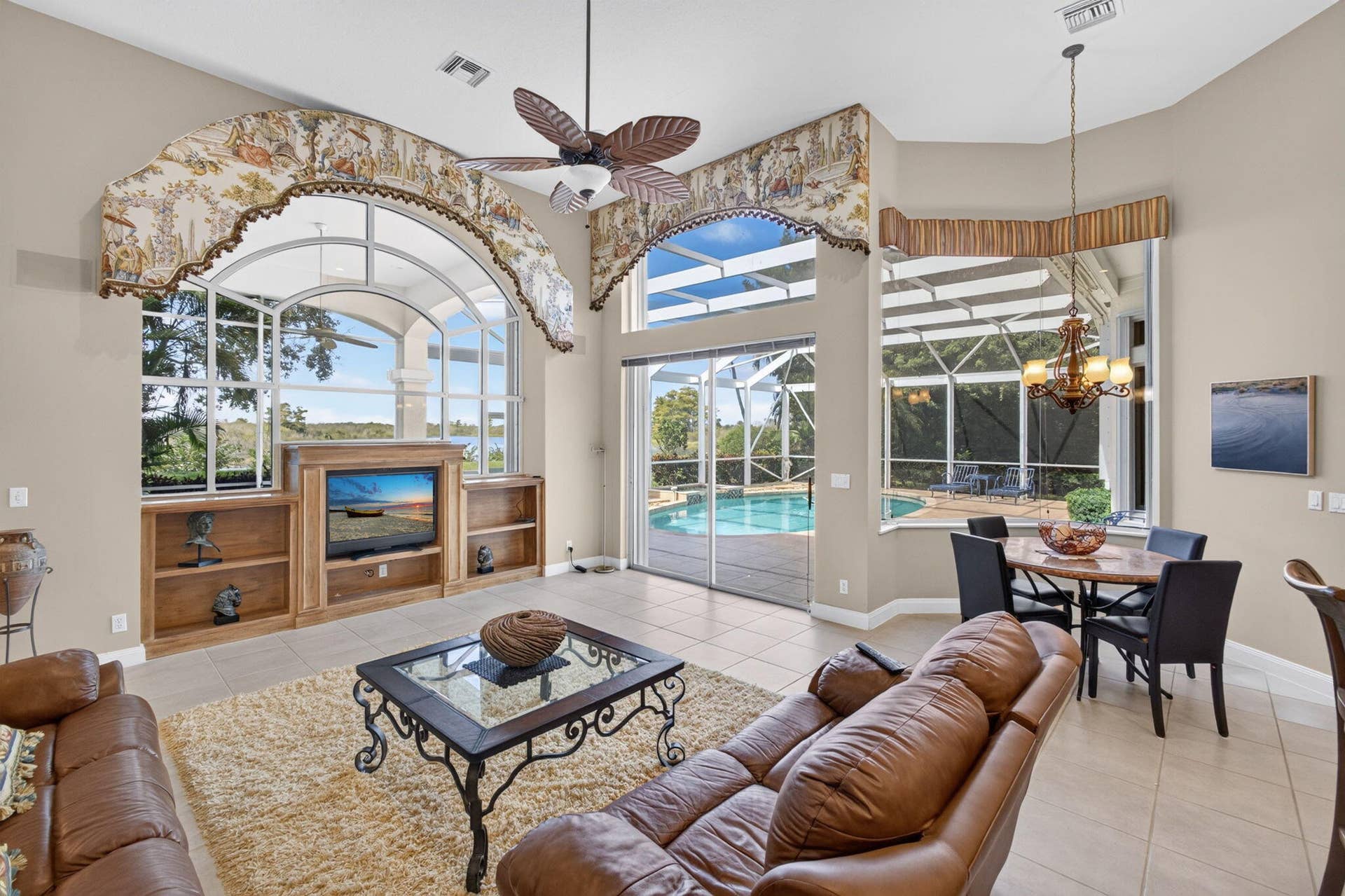 42 Windward Isle, Palm Beach Gardens, FL 33418 NATURAL LIGHT