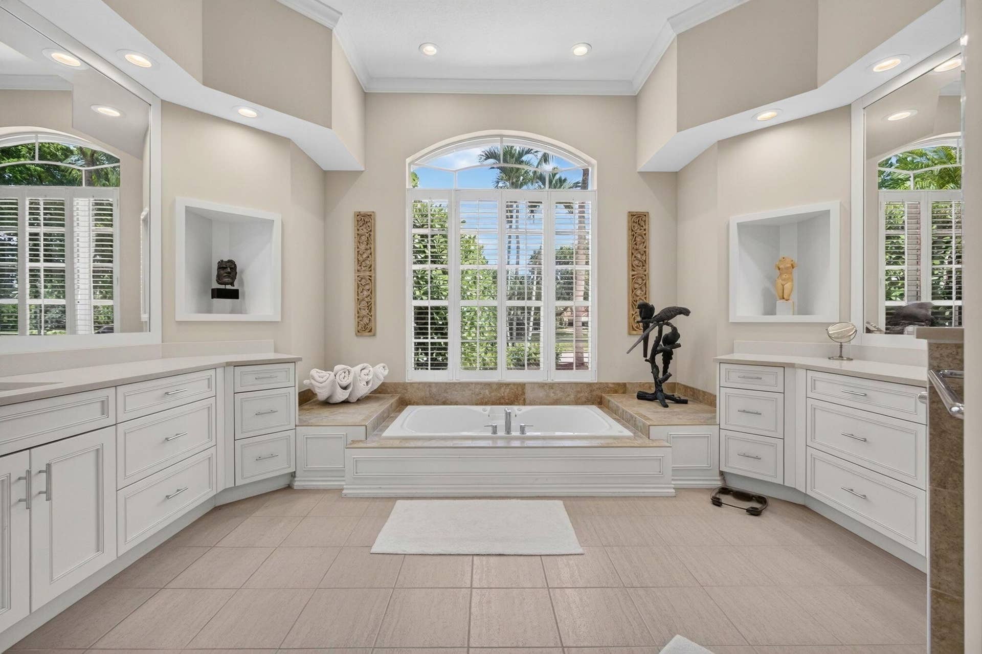 42 Windward Isle, Palm Beach Gardens, FL 33418 PRIMARY BATH