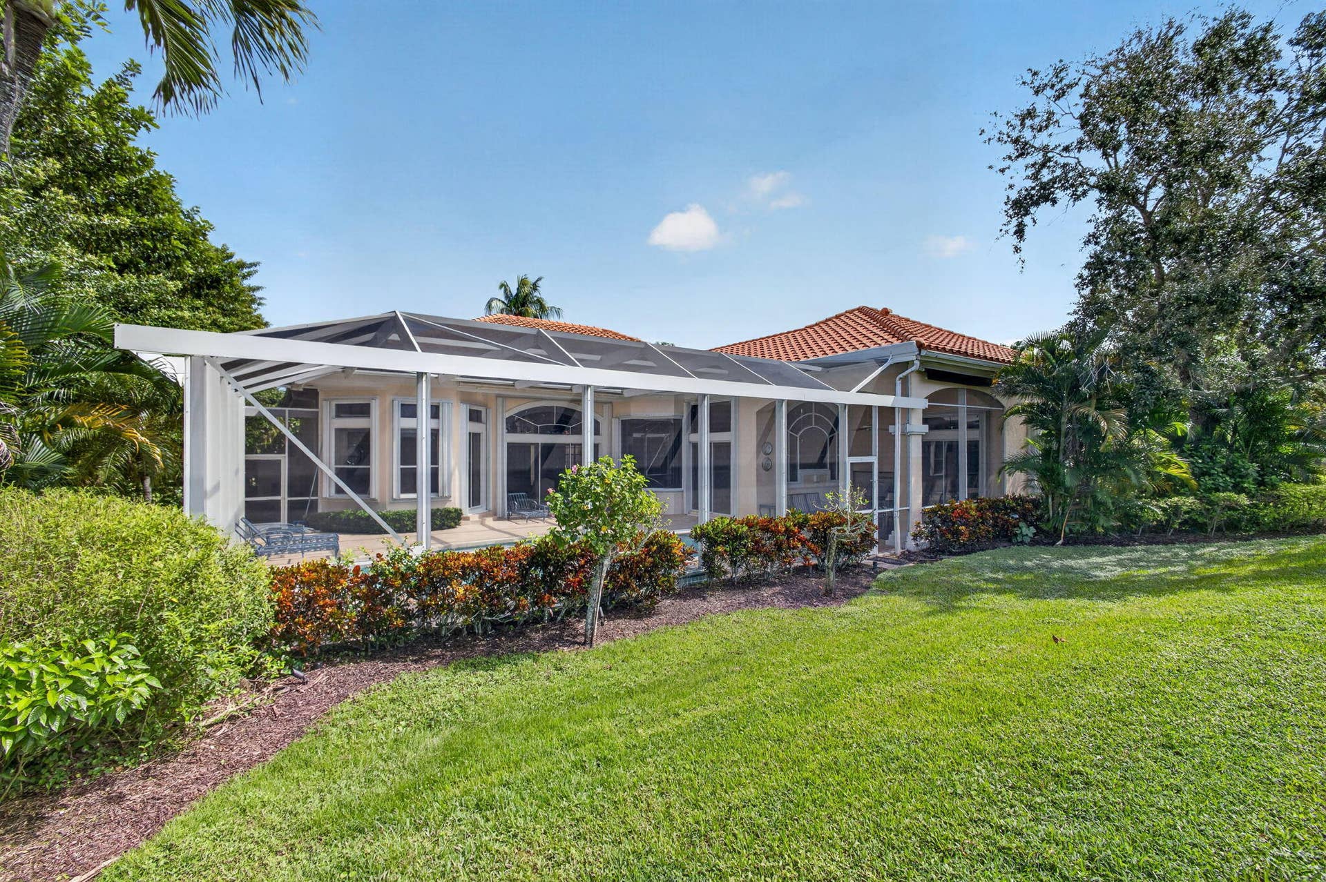 42 Windward Isle, Palm Beach Gardens, FL 33418 EXTERIOR BACK