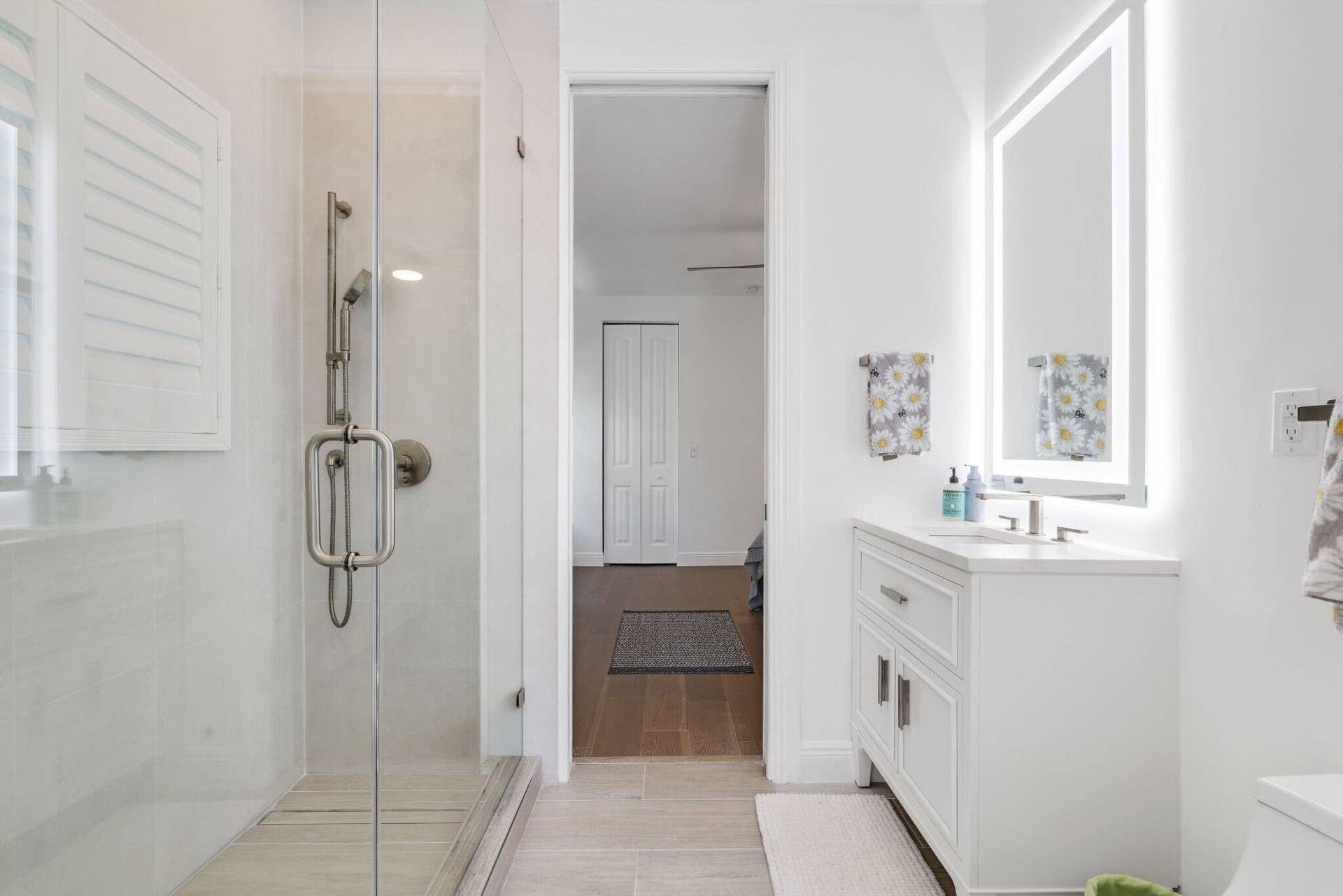 Bathroom 3 (Shared)
