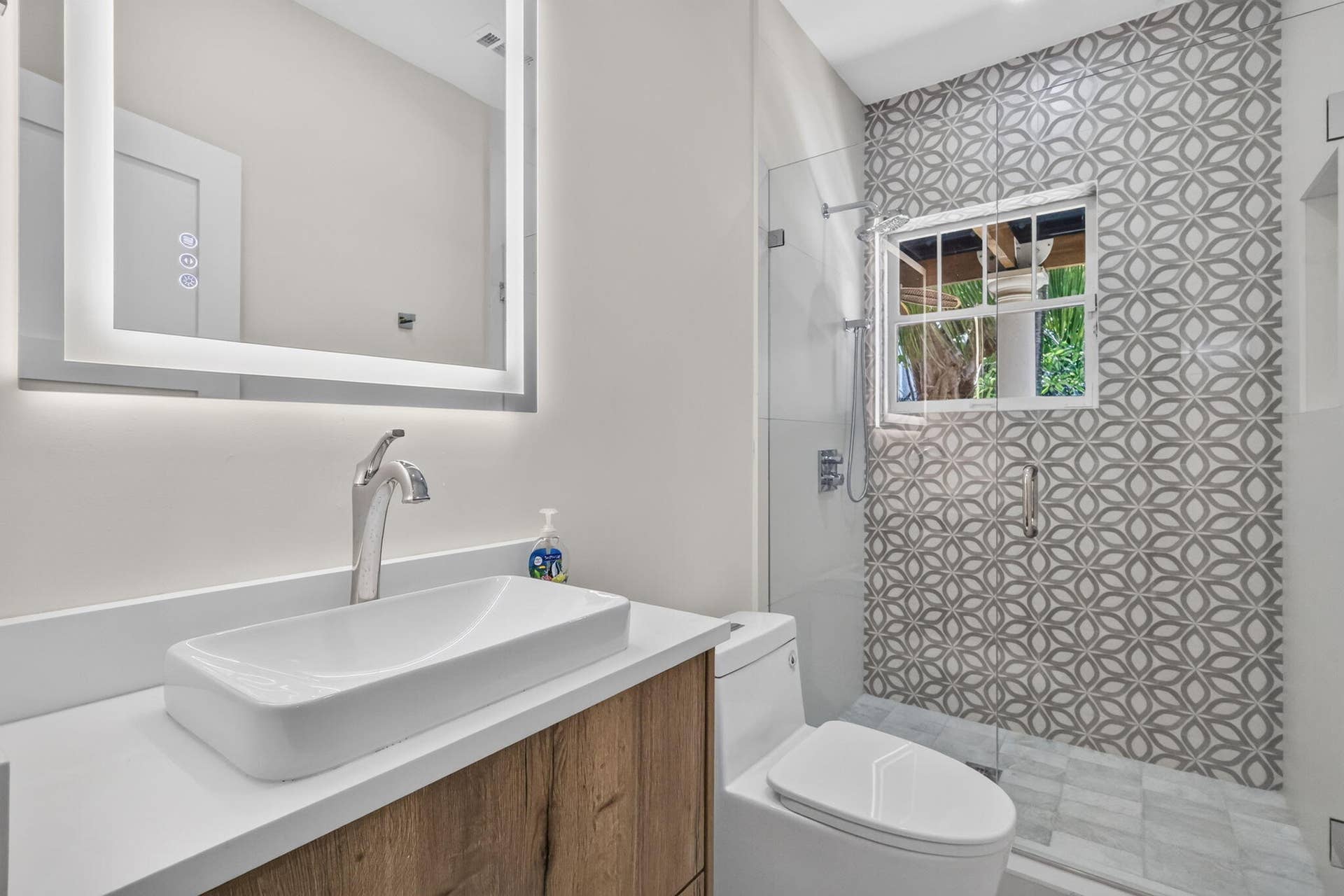 New full bathroo