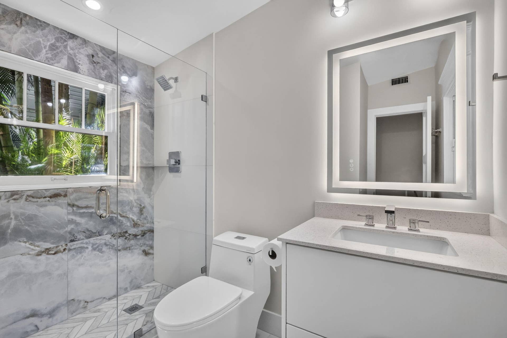 1st floor Full Bathroom #2