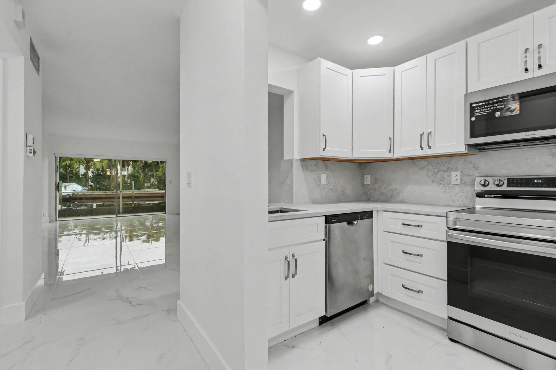 BEAUTIFUL MARBLE FLOOR