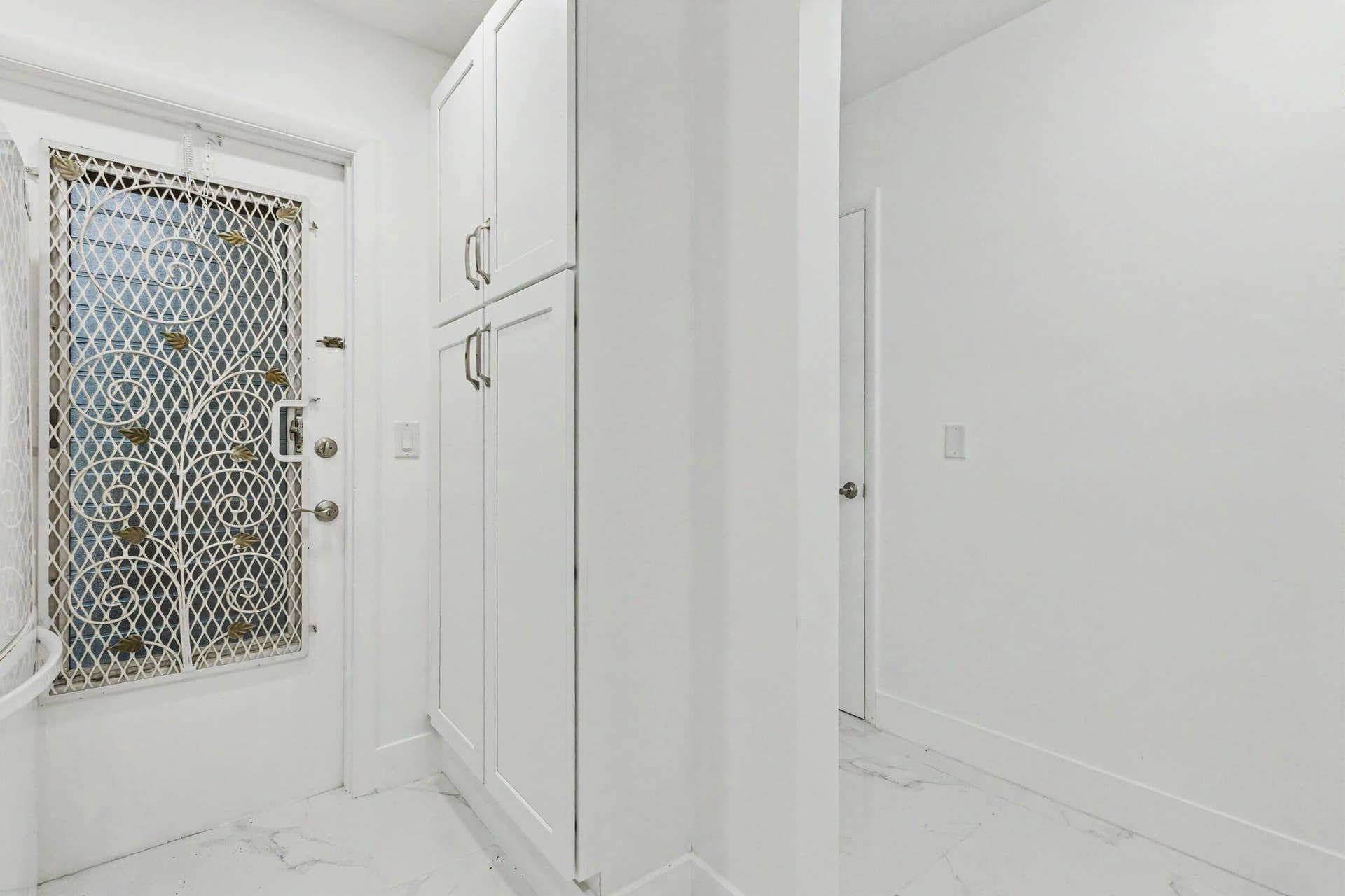 LARGE PANTRY