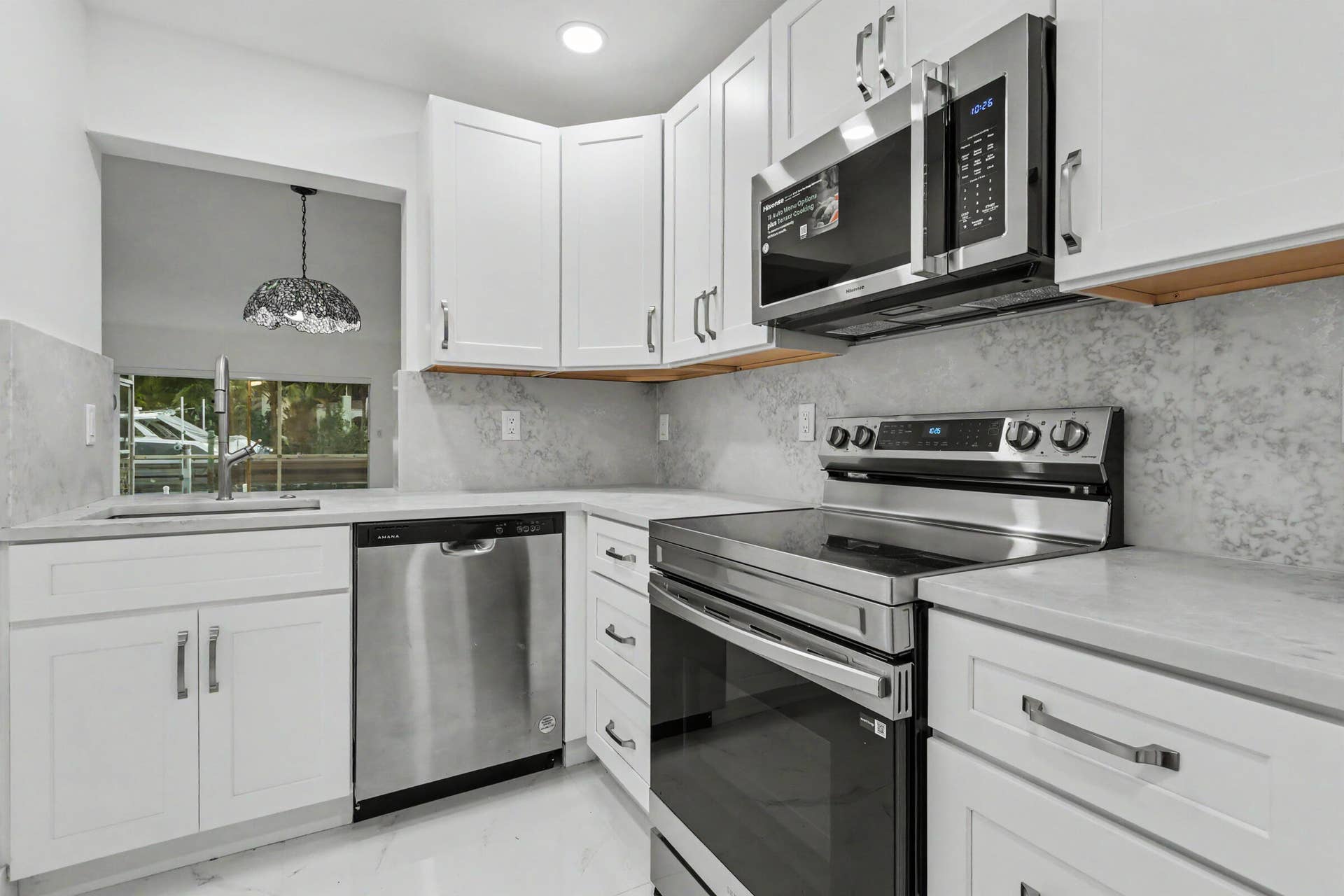 NEW S.S. APPLIANCES & QUARTZ COUNTERTOP