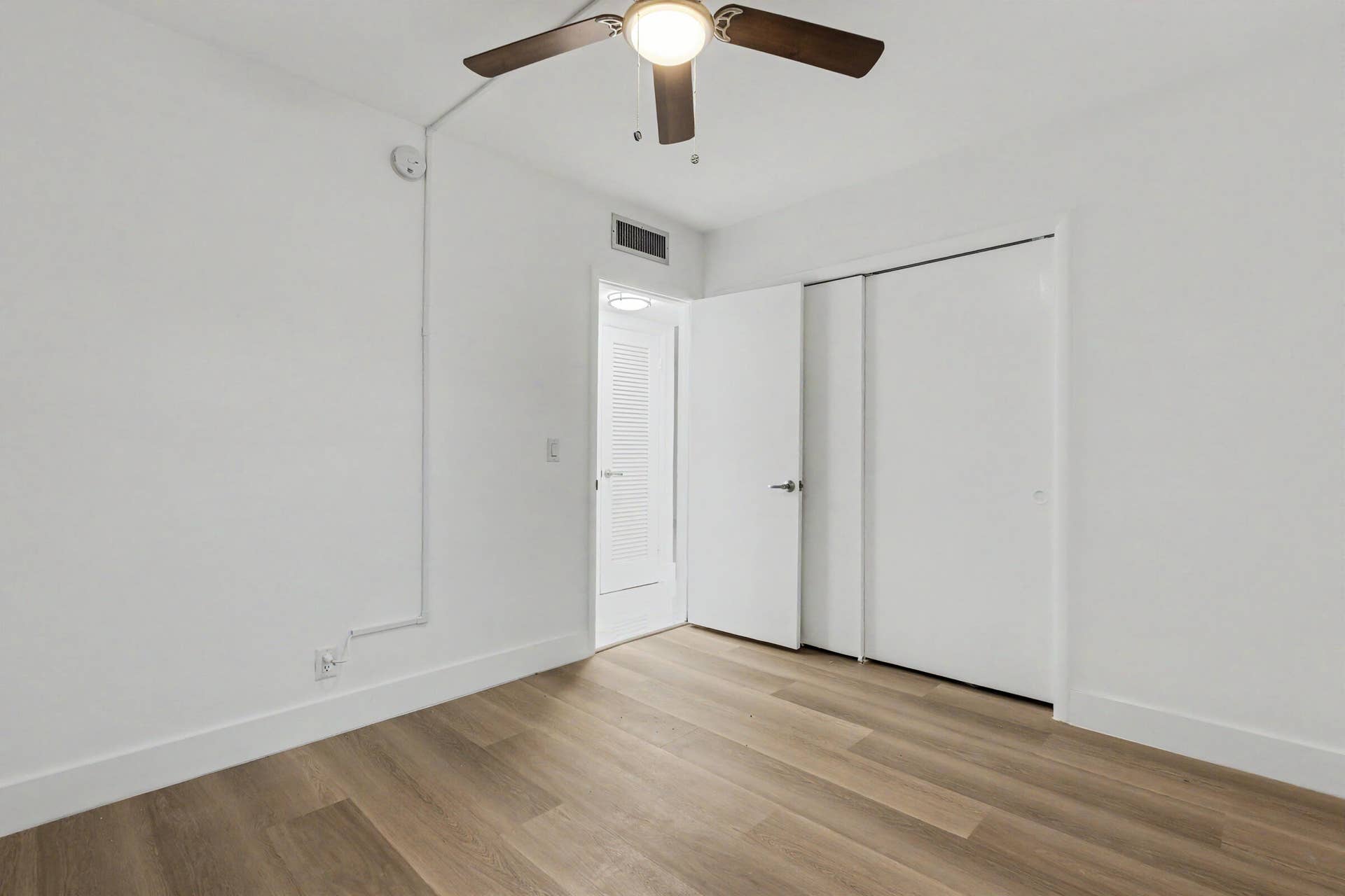 NEW LAMINATED FLOOR