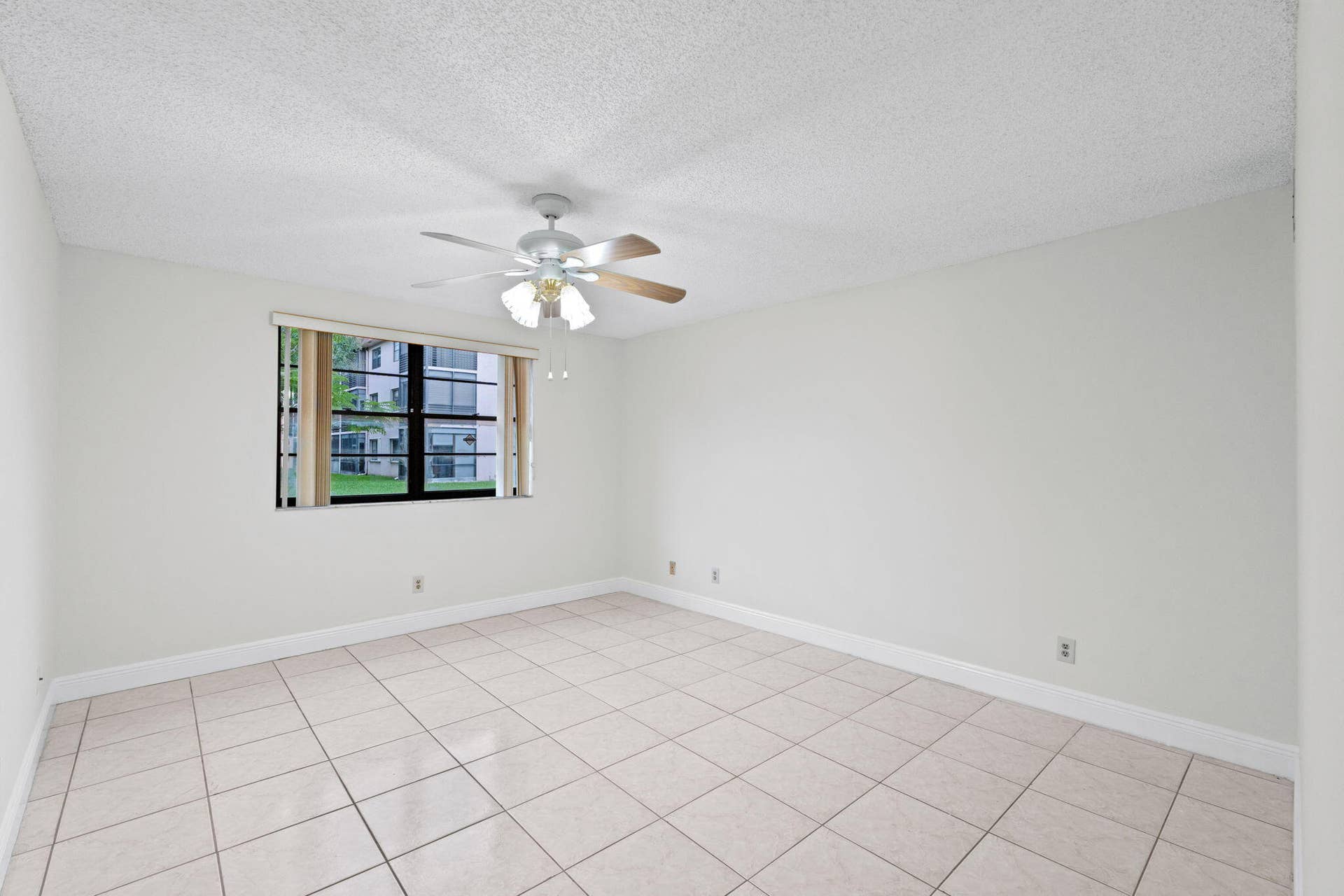 19-web-or-mls-A7408636