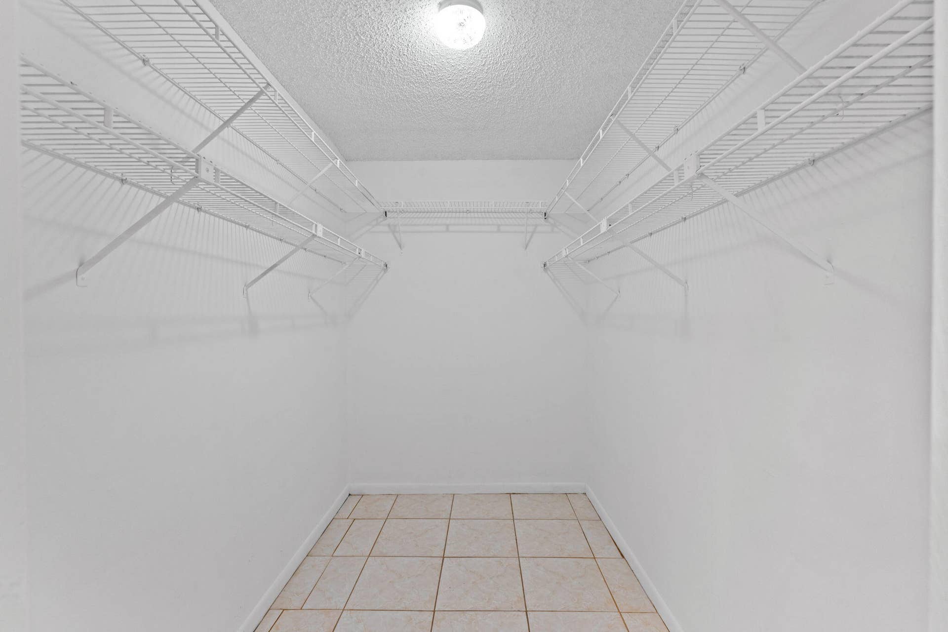 25-web-or-mls-A7408657