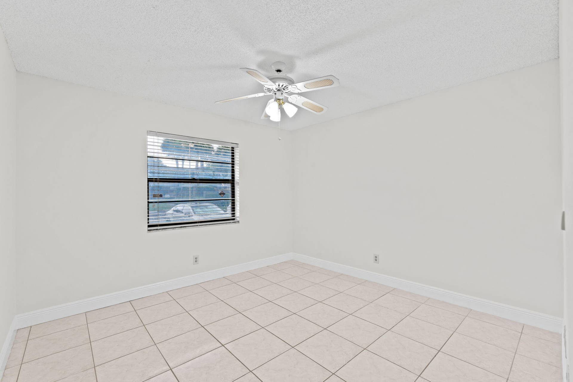 27-web-or-mls-A7408624