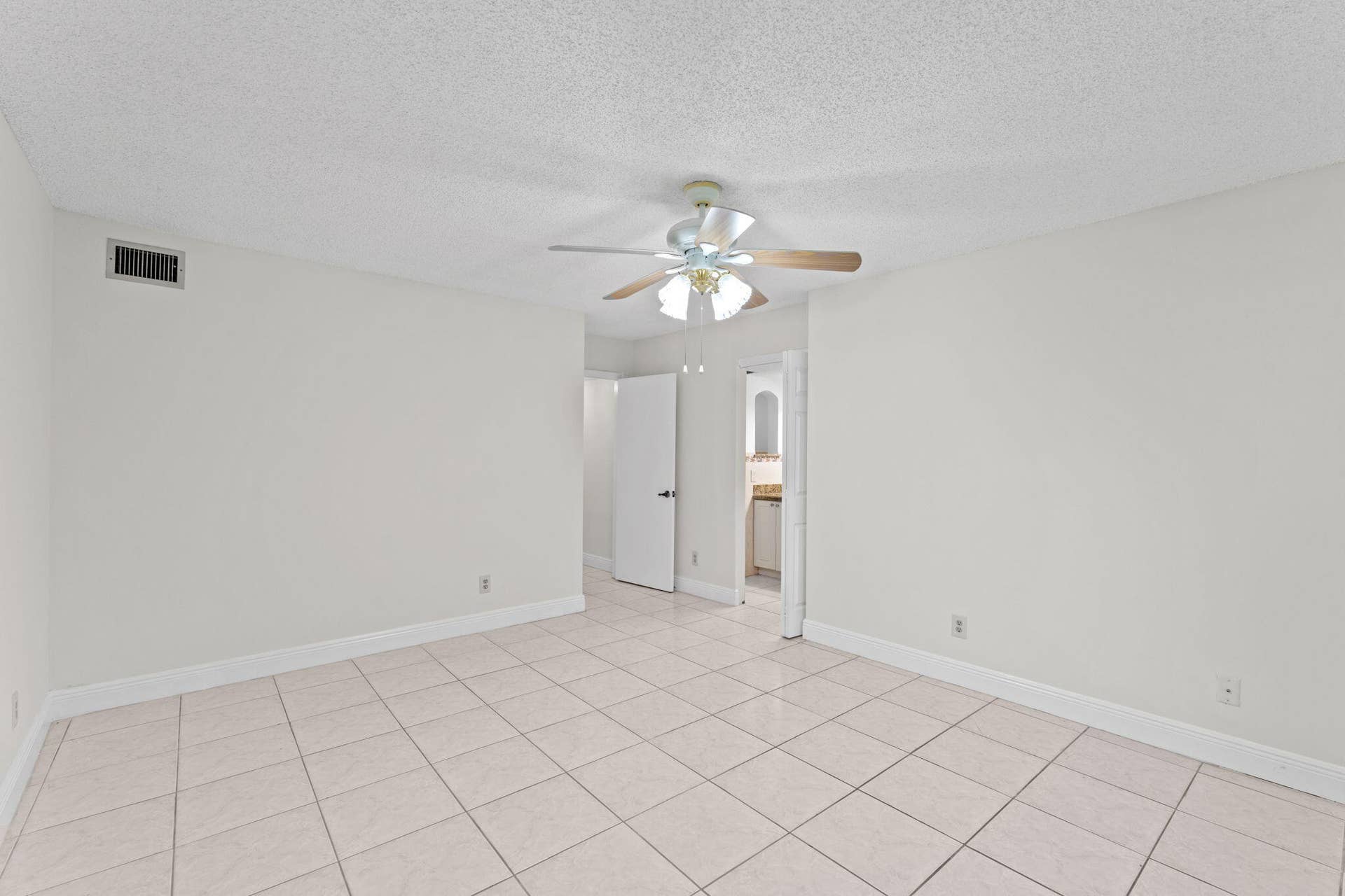 26-web-or-mls-A7408639