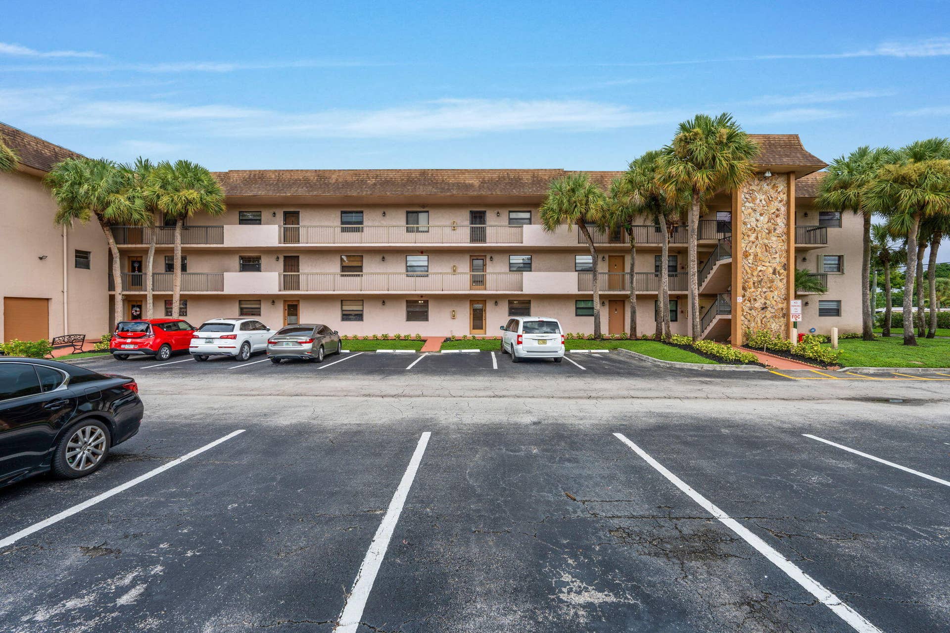 40-web-or-mls-A7408553