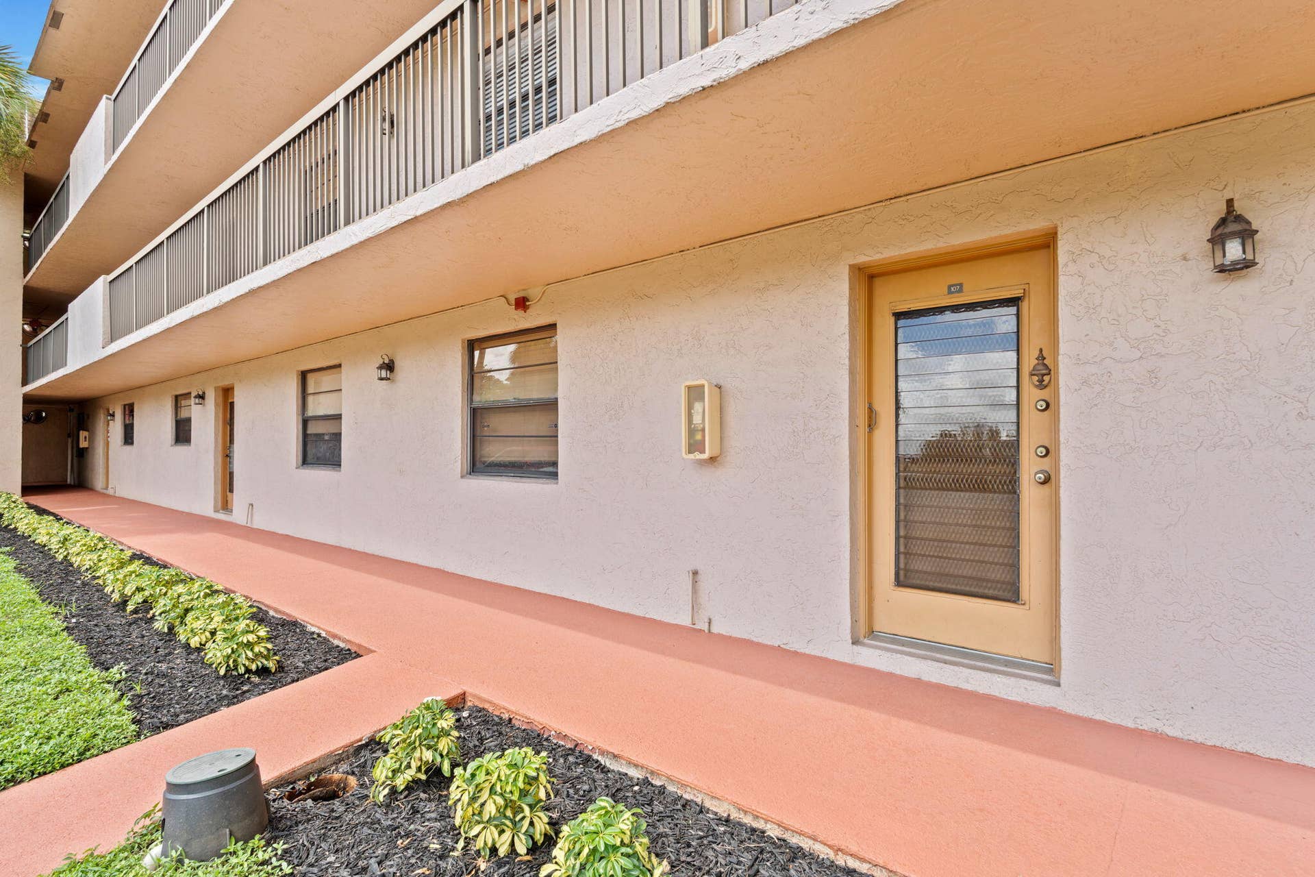 1-web-or-mls-A7408546