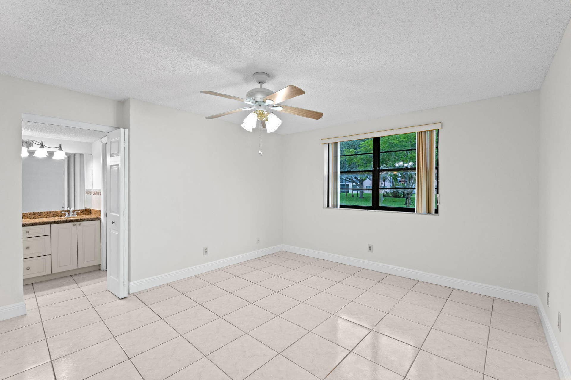 20-web-or-mls-A7408642