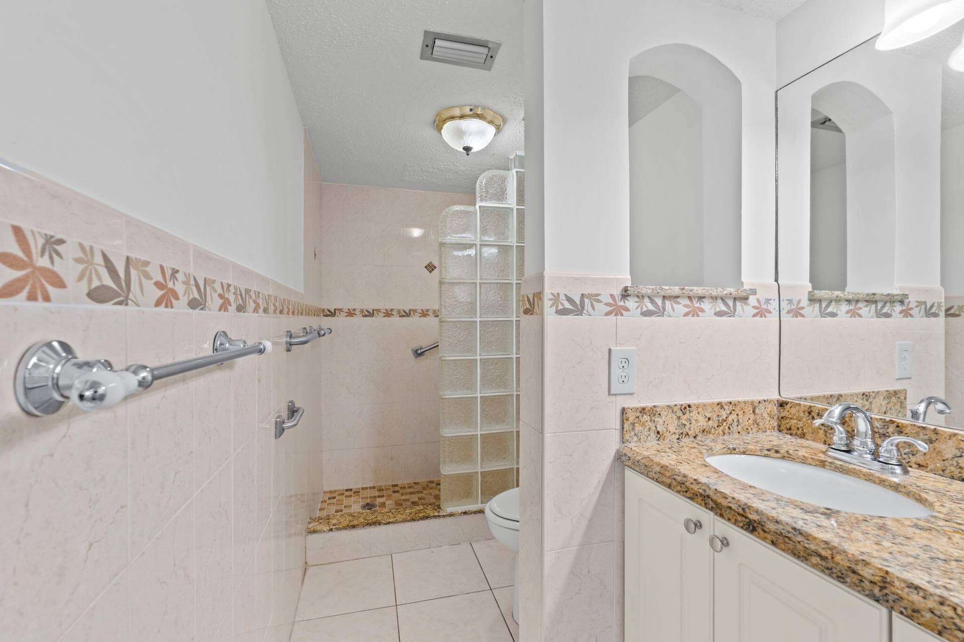 23-web-or-mls-A7408648