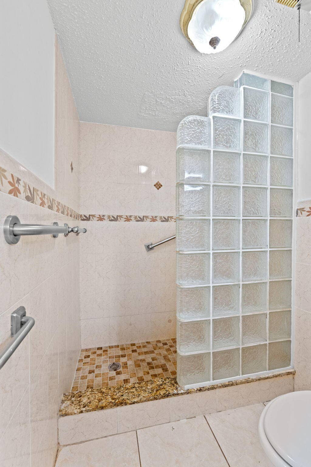 24-web-or-mls-A7408651