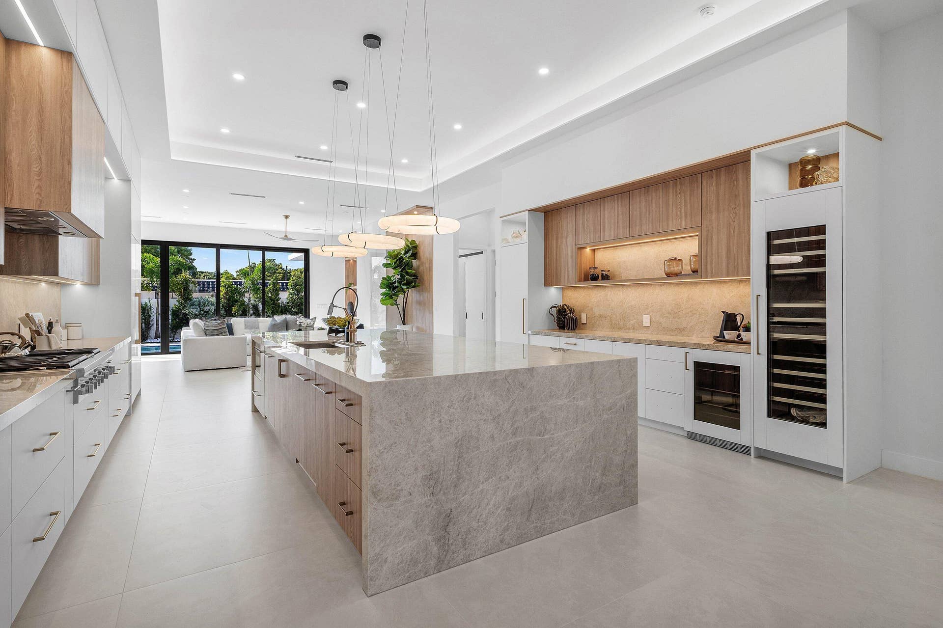 015-696HastingsStreet-BocaRaton-FL-33487