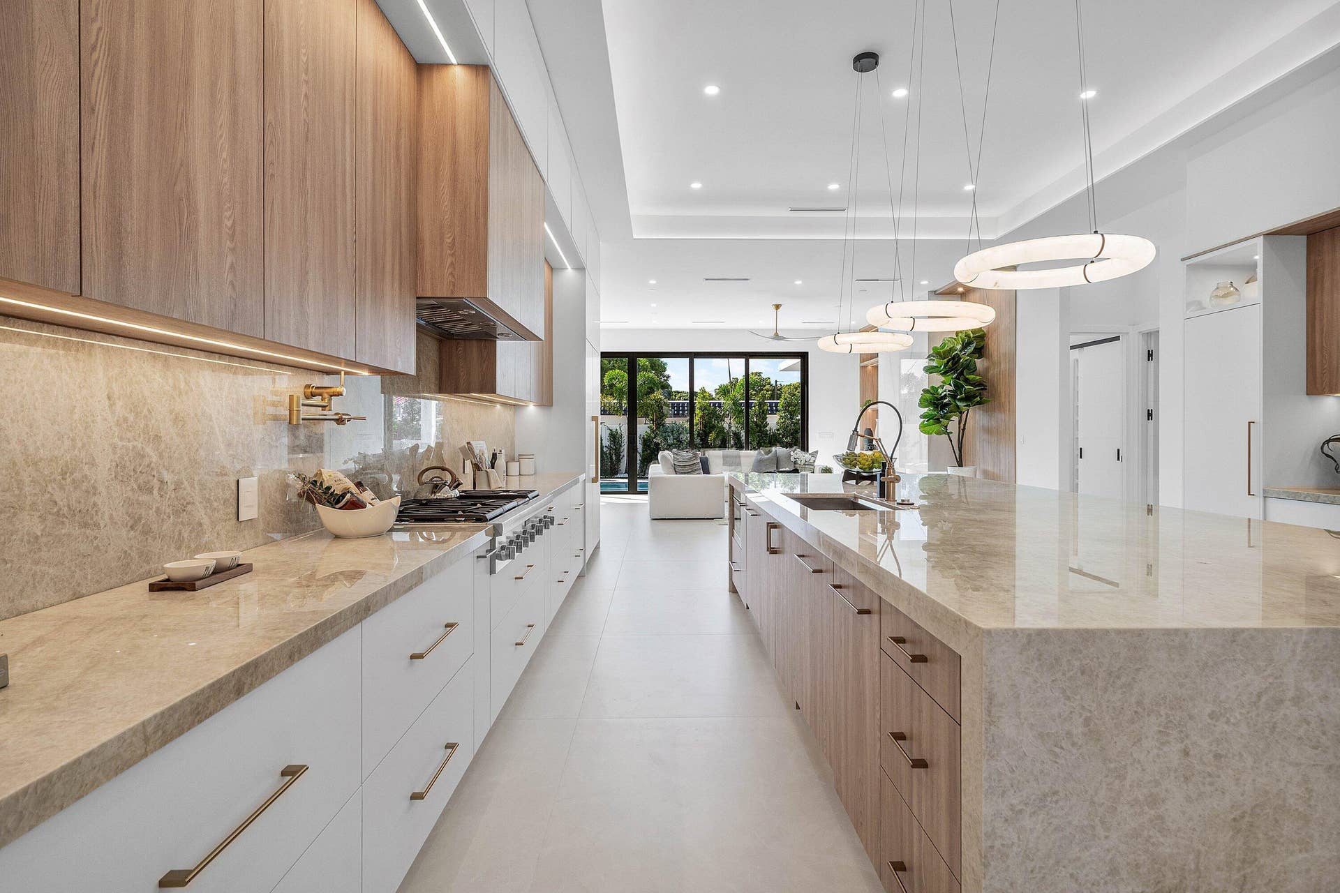 014-696HastingsStreet-BocaRaton-FL-33487