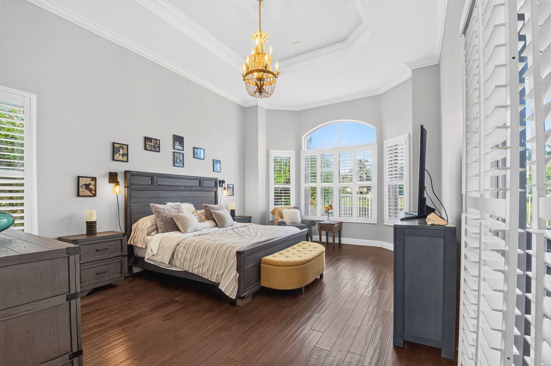 Bay window, plantation shutters, tray ceiling and crown molding