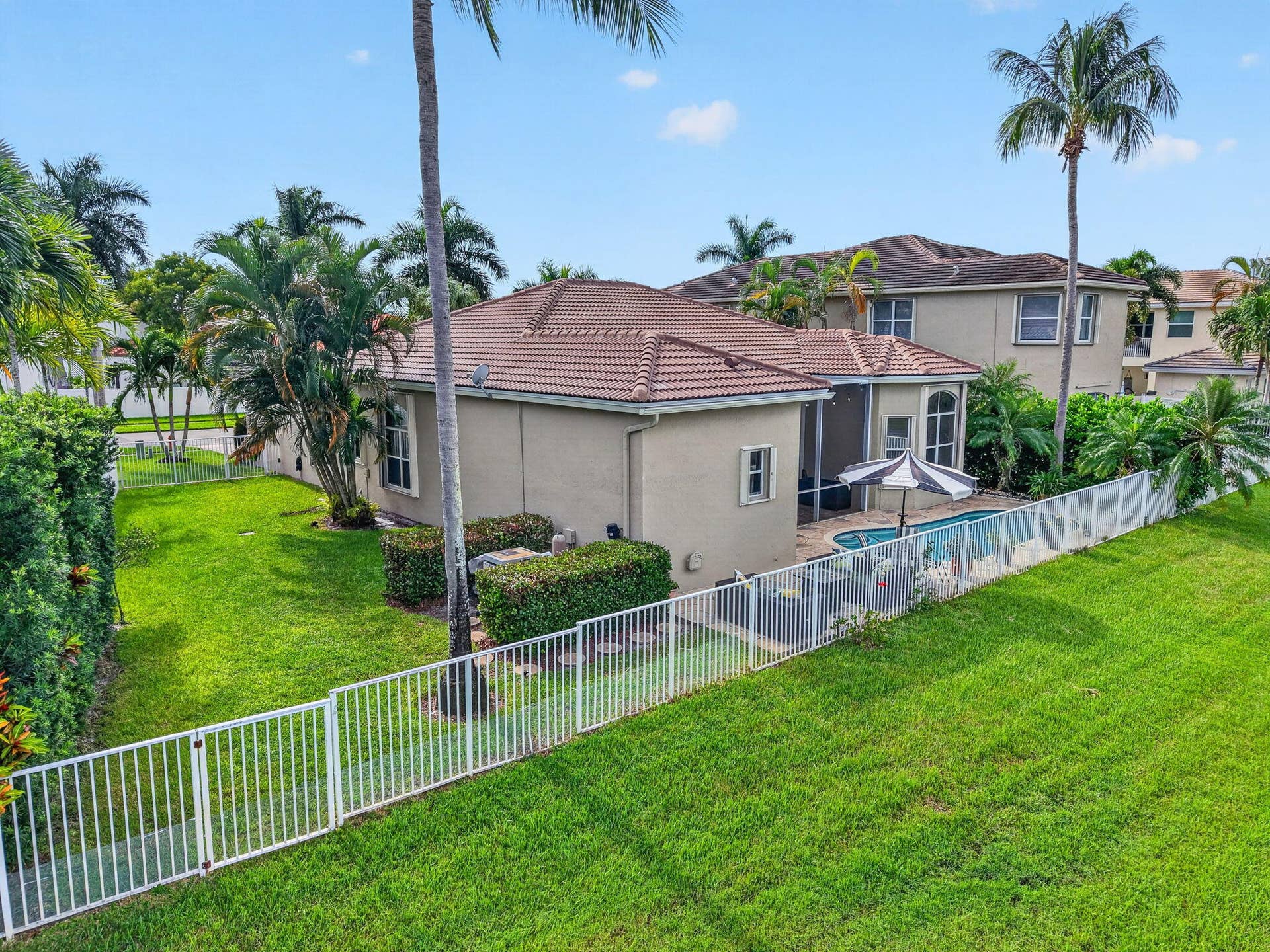 6634 Houlton Circle, Lake Worth, FL 33467 Side Yard