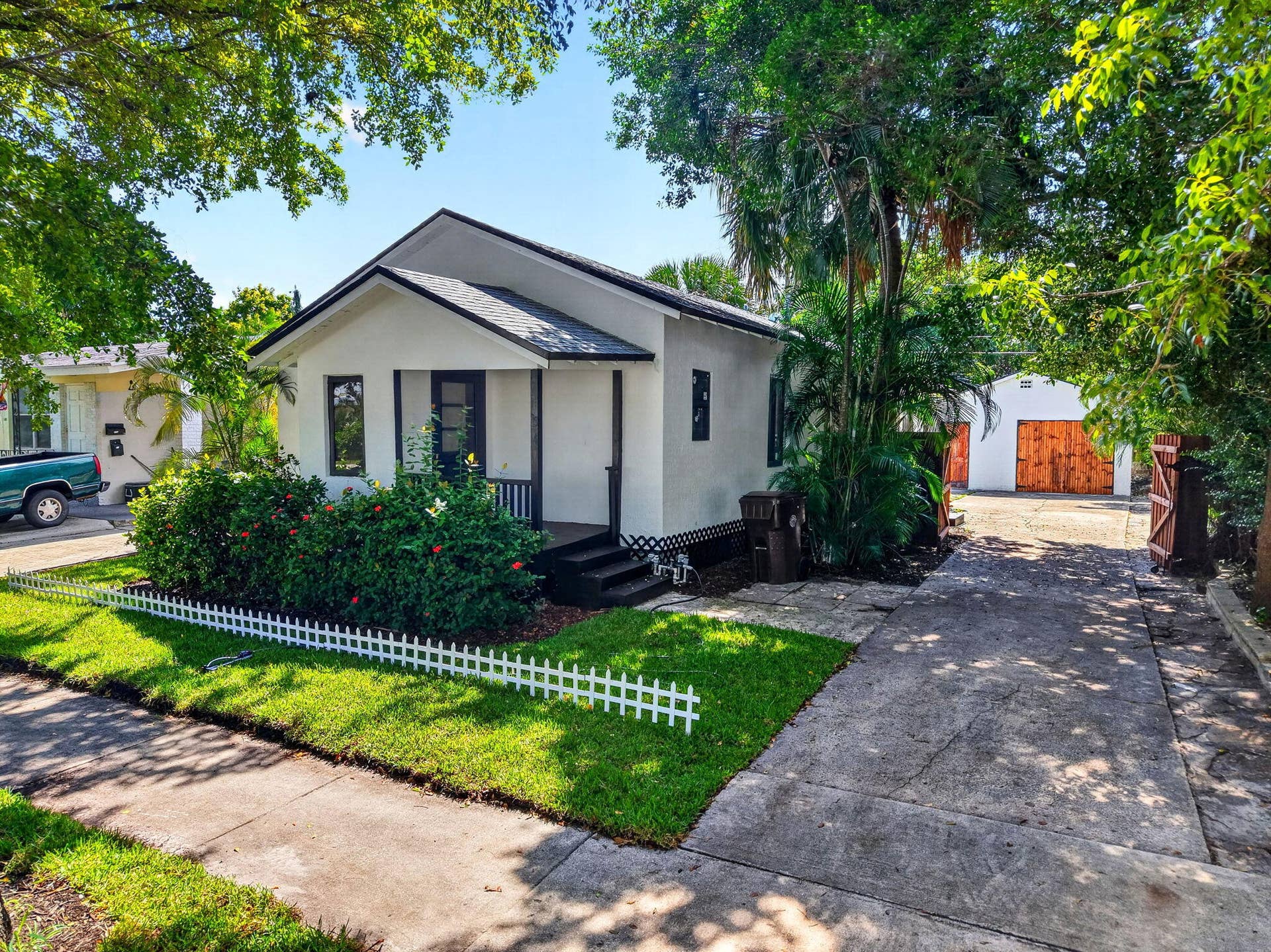516 48TH Street, West Palm Beach, FL 33407 2-web-or-mls-DJI_20261012124620_0158_D