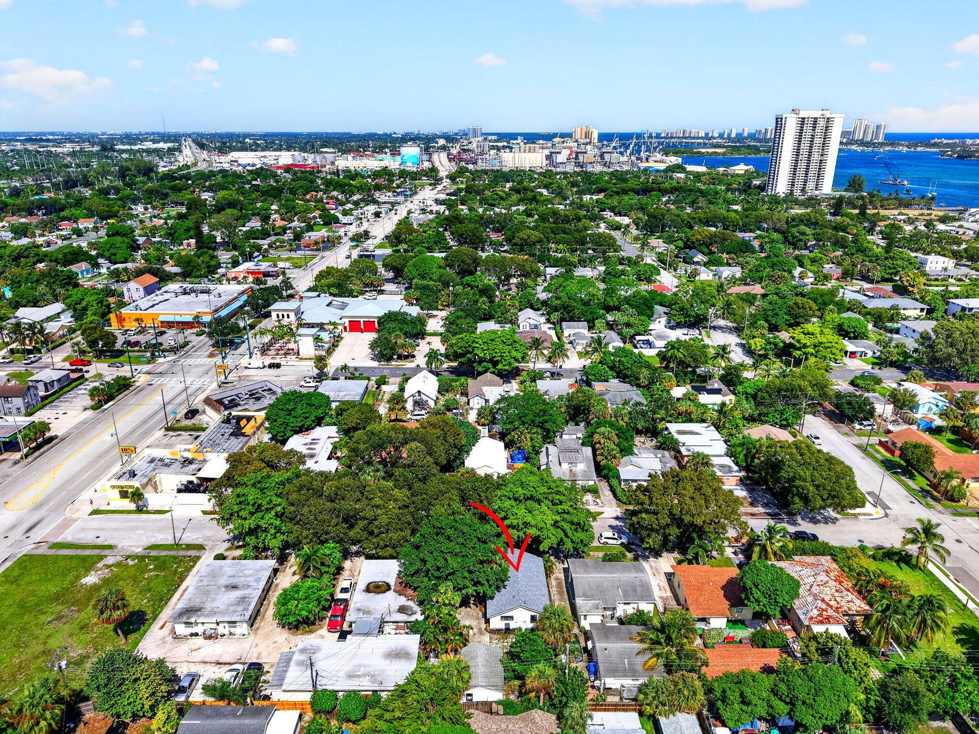 516 48TH Street, West Palm Beach, FL 33407 38-web-or-mls-DJI_20261012124828_0188_D