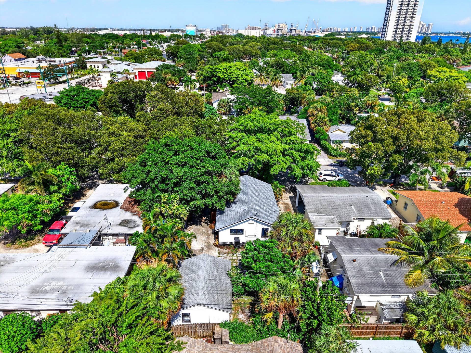 516 48TH Street, West Palm Beach, FL 33407 39-web-or-mls-DJI_20261012124919_0198_D
