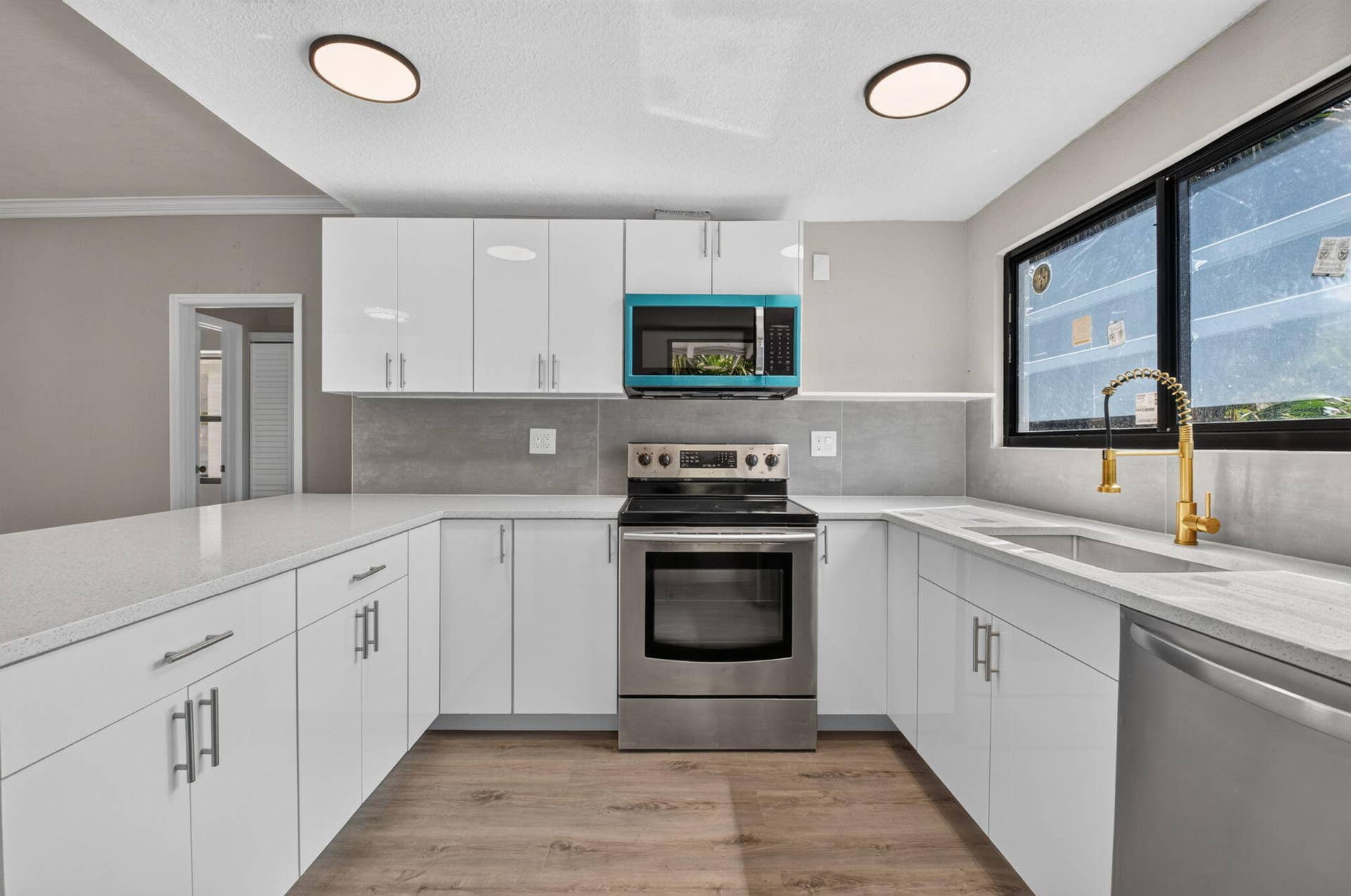516 48TH Street, West Palm Beach, FL 33407 10-web-or-mls-DSC_9602