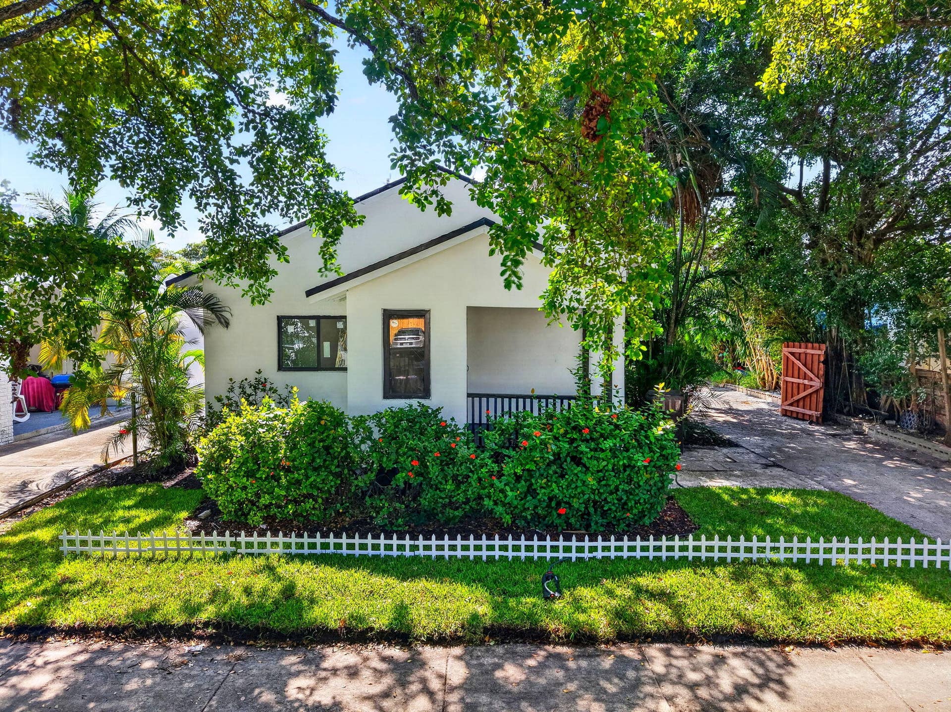 516 48TH Street, West Palm Beach, FL 33407 1-web-or-mls-DJI_20261012124639_0163_D