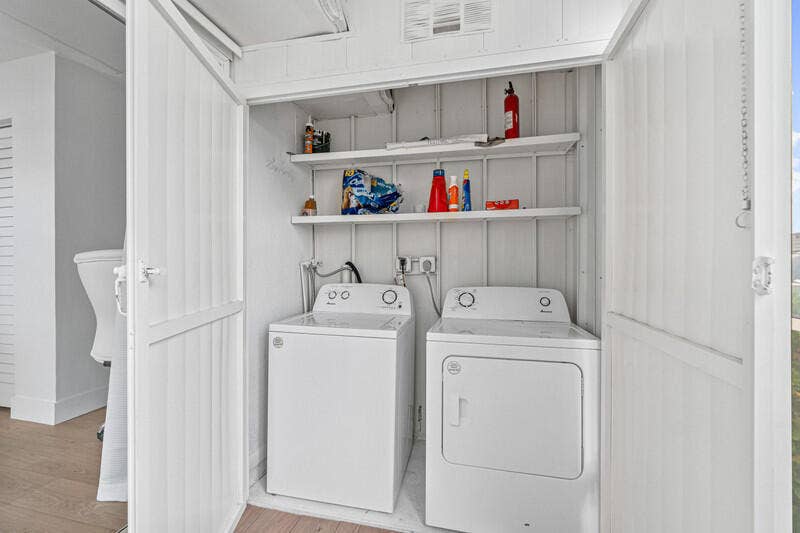 70 Valencia C, Delray Beach, FL 33446 Washer/Dryer